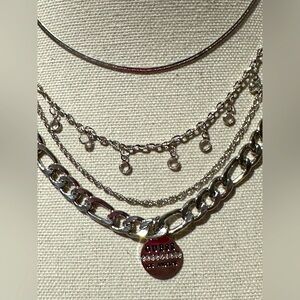 Multi GUESS necklaces set in silver